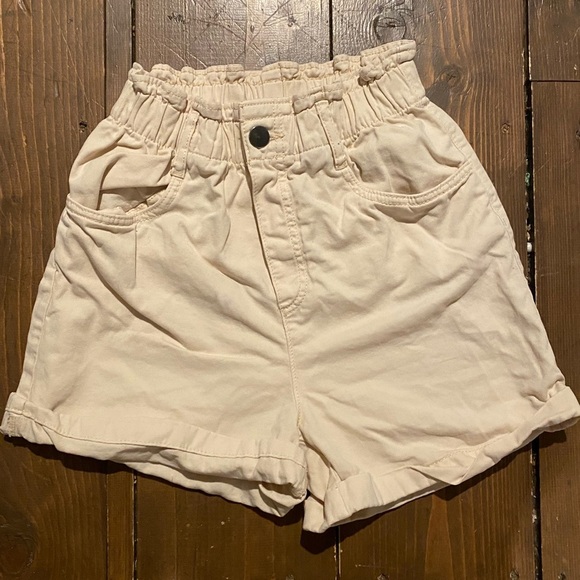 H&M Pants - H&M Paper Bag High Waisted Shorts size XS